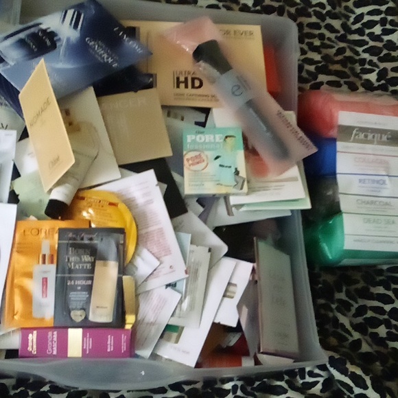 🆕 High end Make up/ Skincare mystery box - Picture 15 of 16